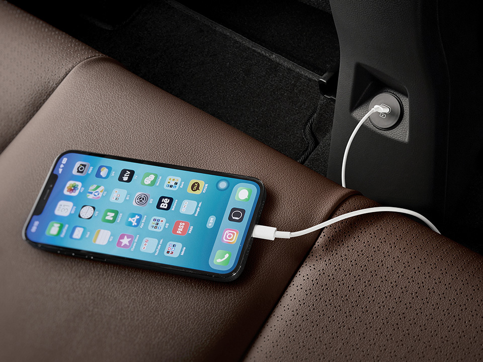 Rear-seat USB charger